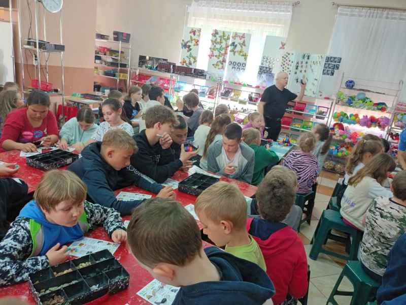 klasa 7 na zajęciach z fizyki