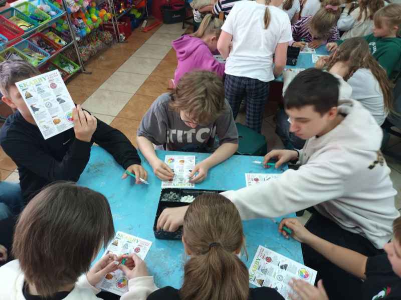 klasa 7 na zajęciach z fizyki