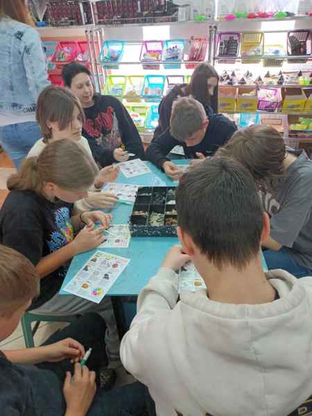 klasa 7 na zajęciach z fizyki
