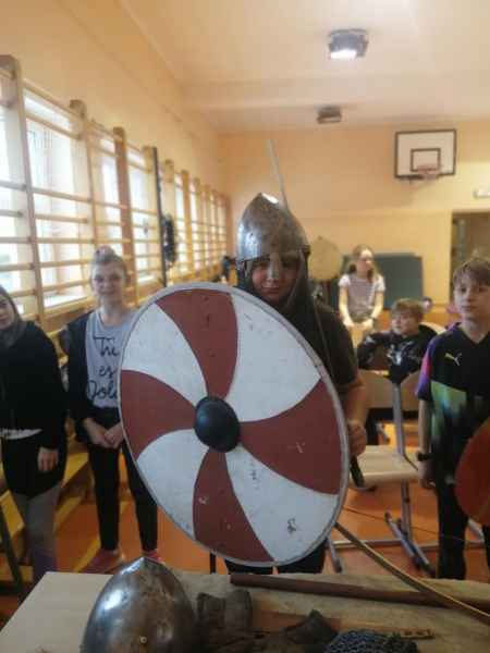 Konrad w stroju rycerskim