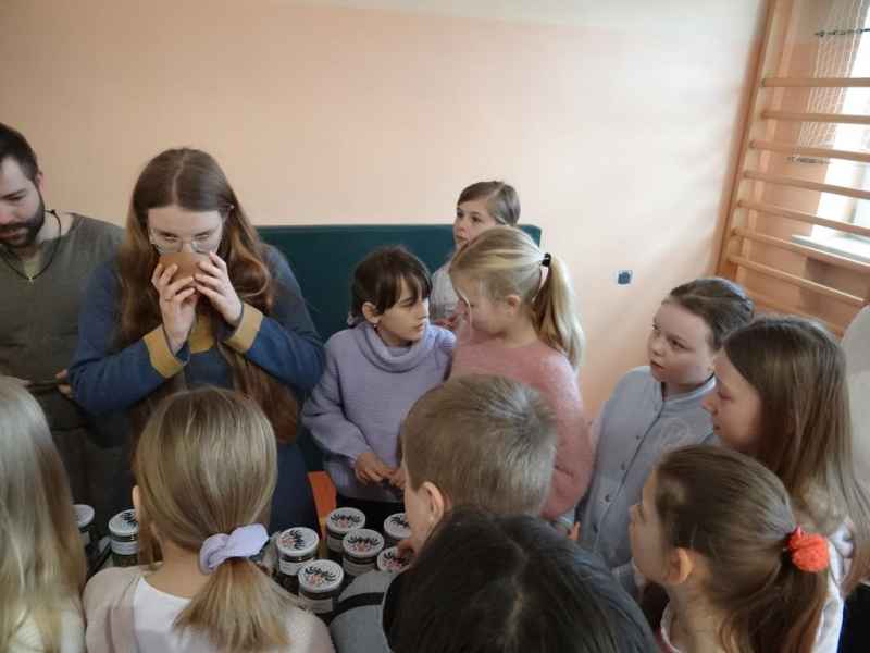 uczniowie klasy IV na warsztatach