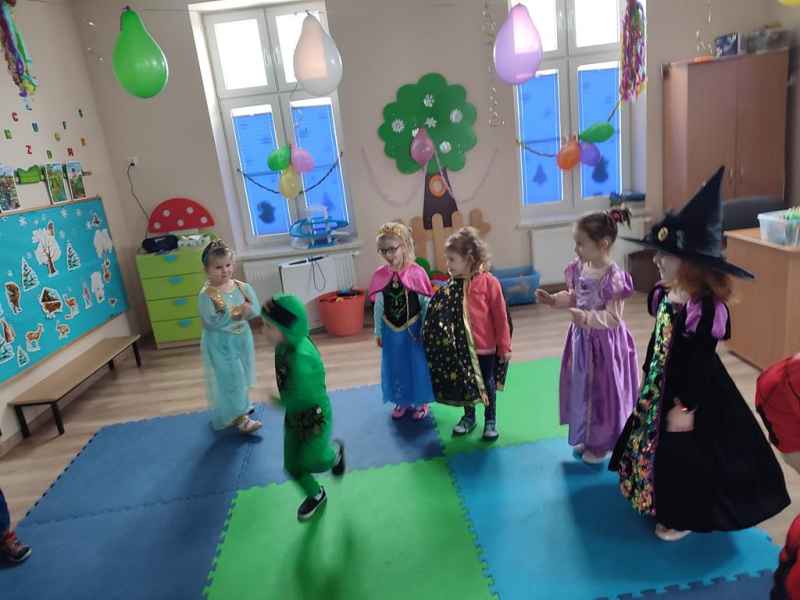 Bal karnawałowy w przedszkolu
