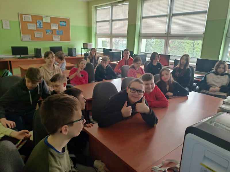 uczniowie poznają zasady działania drukarki 3D